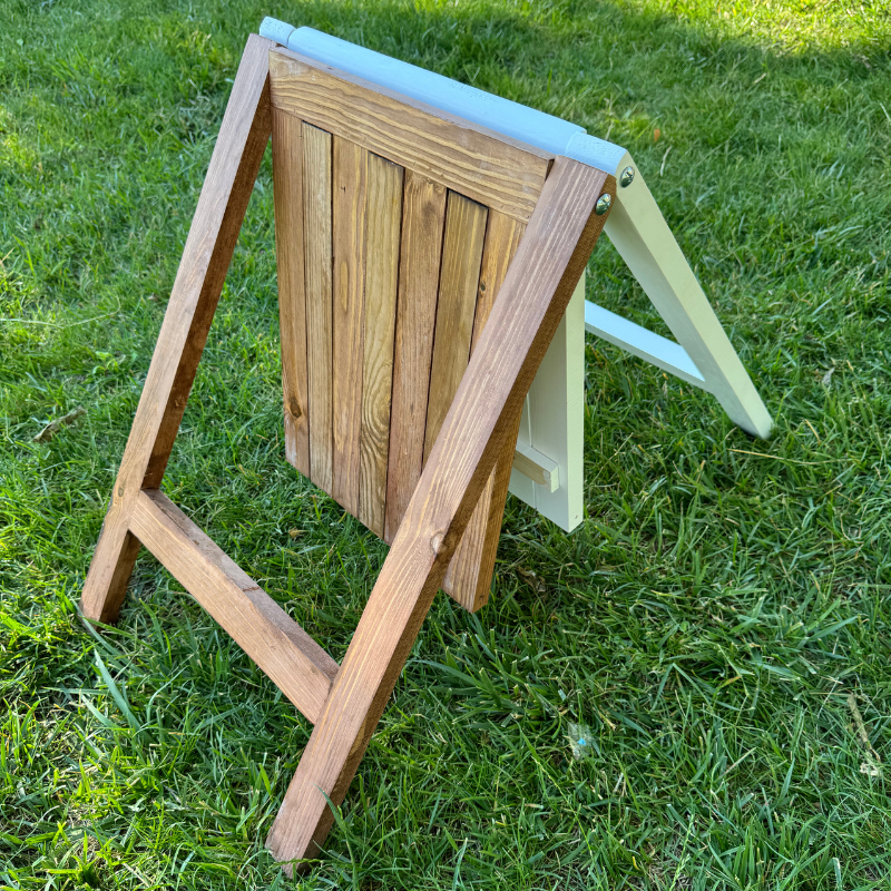 مقعد خشبي قابل للطي